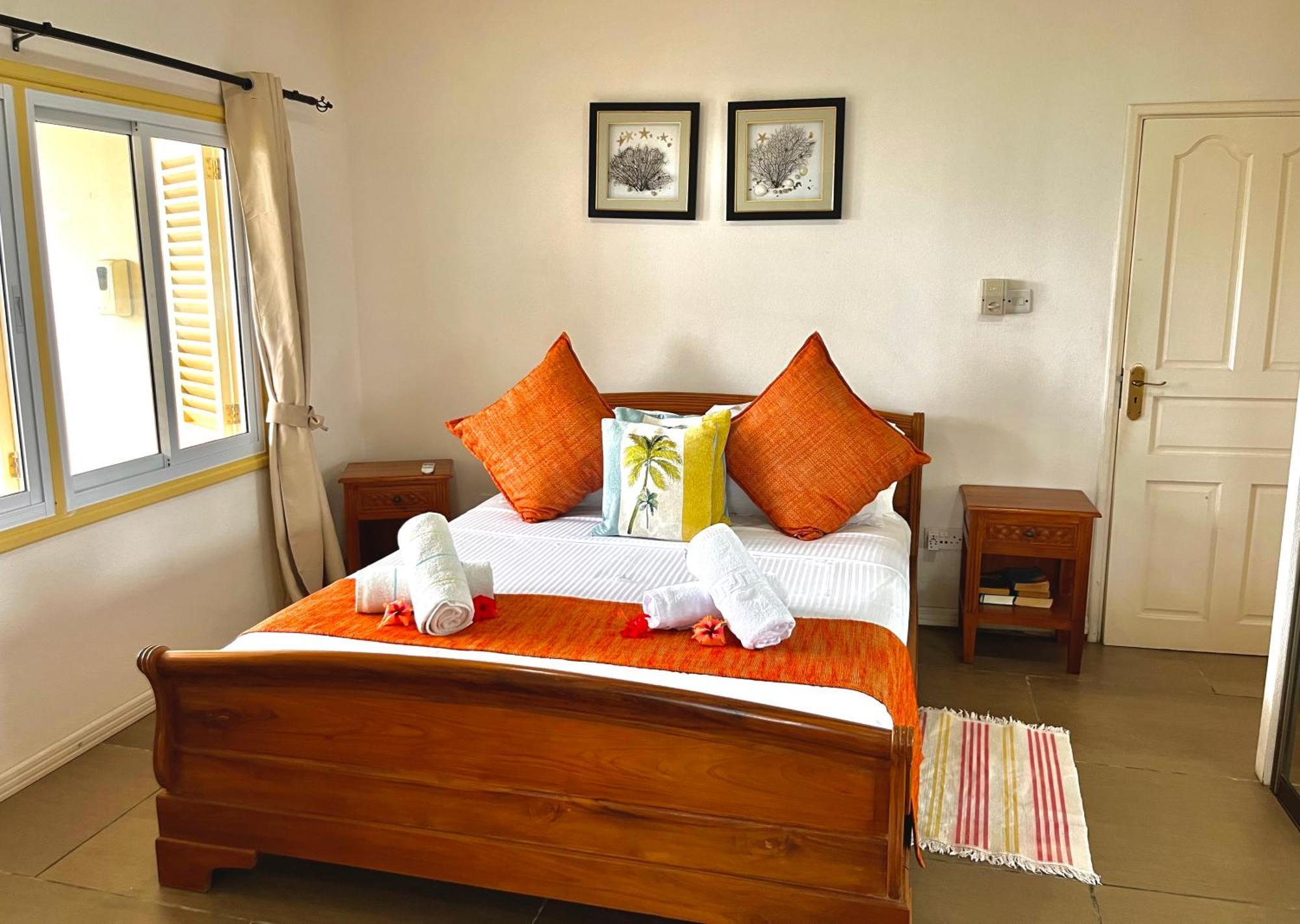 Summer Self Catering Baie Sainte Anne Bagian luar foto