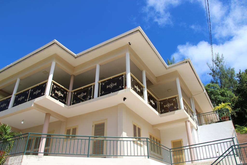 Summer Self Catering Baie Sainte Anne Bagian luar foto