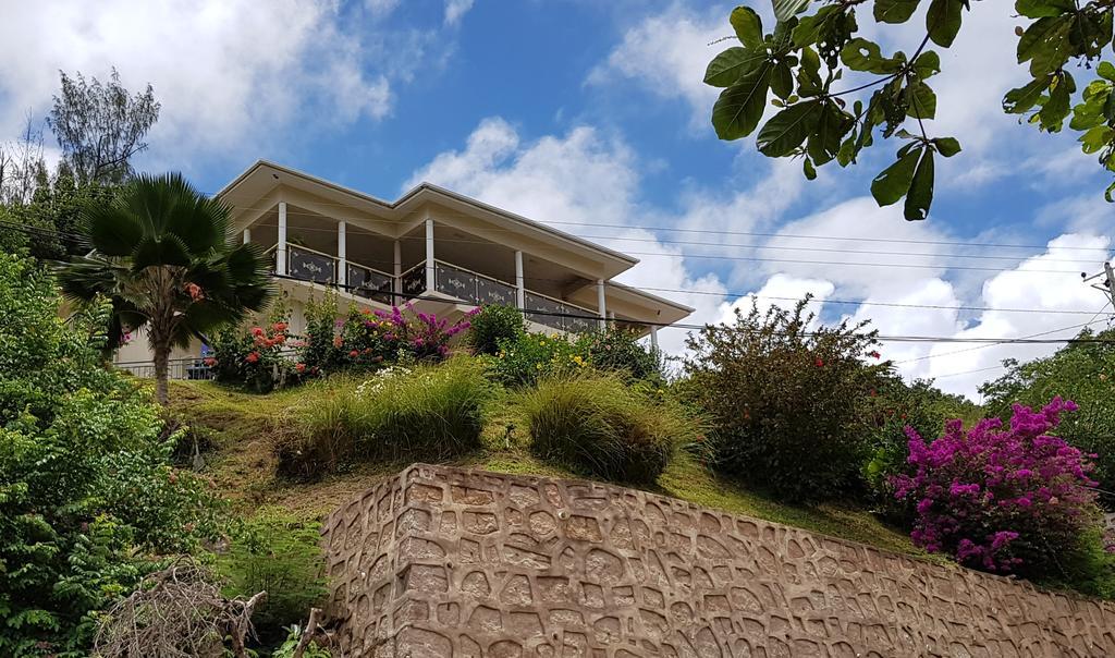Summer Self Catering Baie Sainte Anne Bagian luar foto
