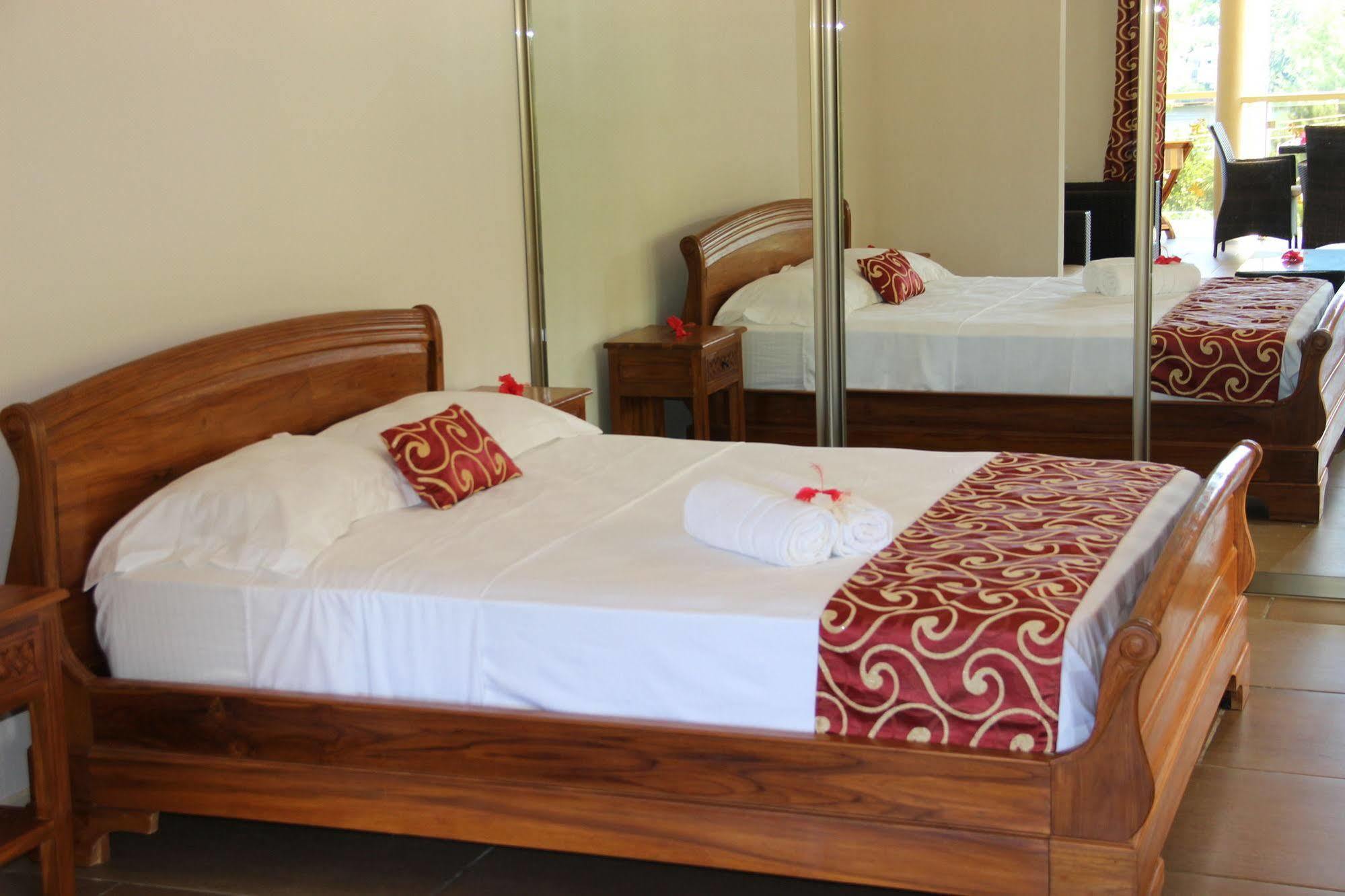 Summer Self Catering Baie Sainte Anne Bagian luar foto