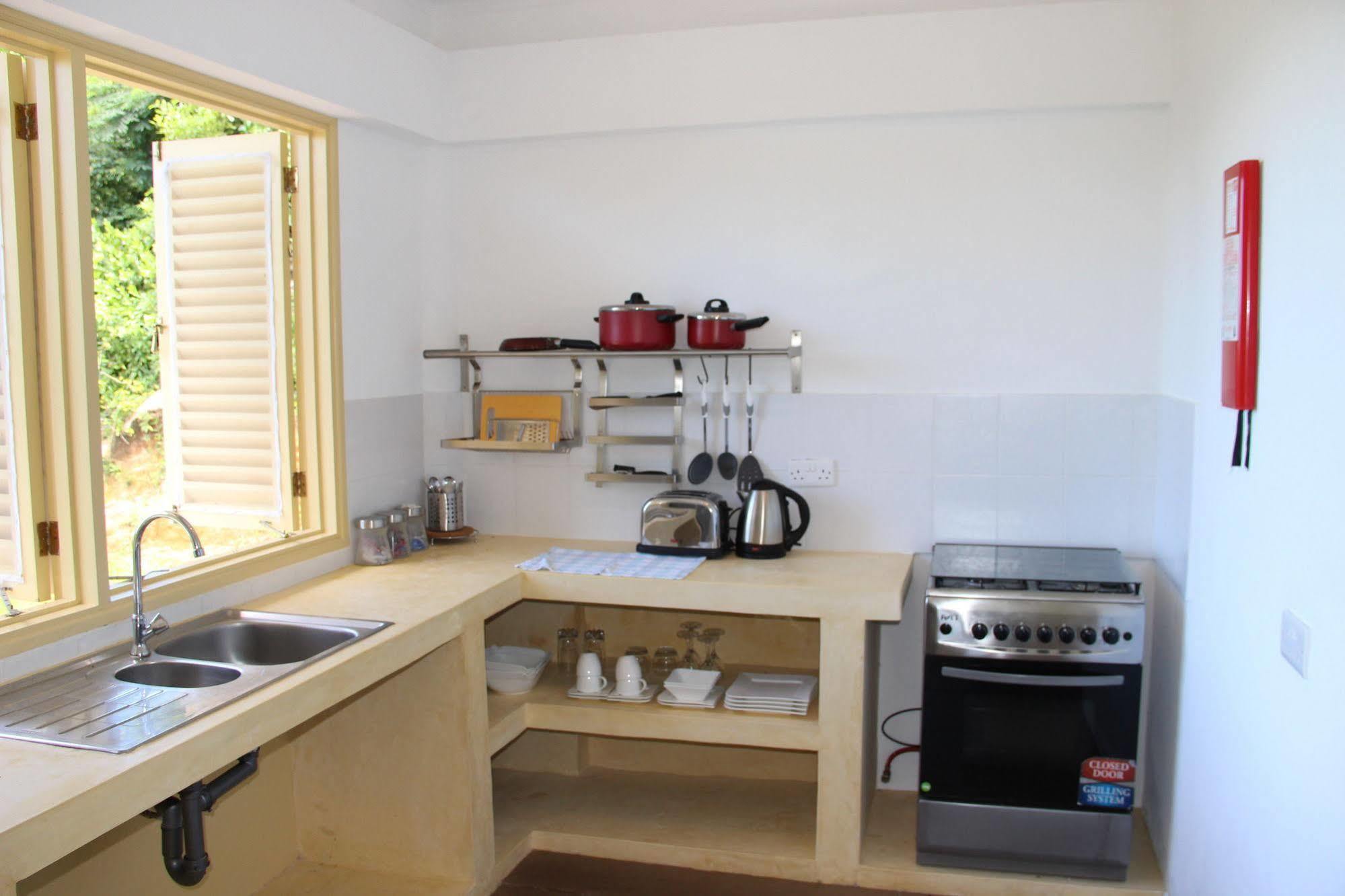 Summer Self Catering Baie Sainte Anne Bagian luar foto